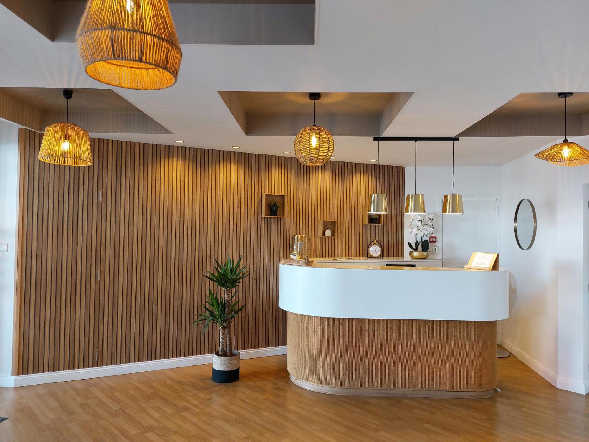 Cit'Hotel L'Europe - Cholet Gare Bagian luar foto