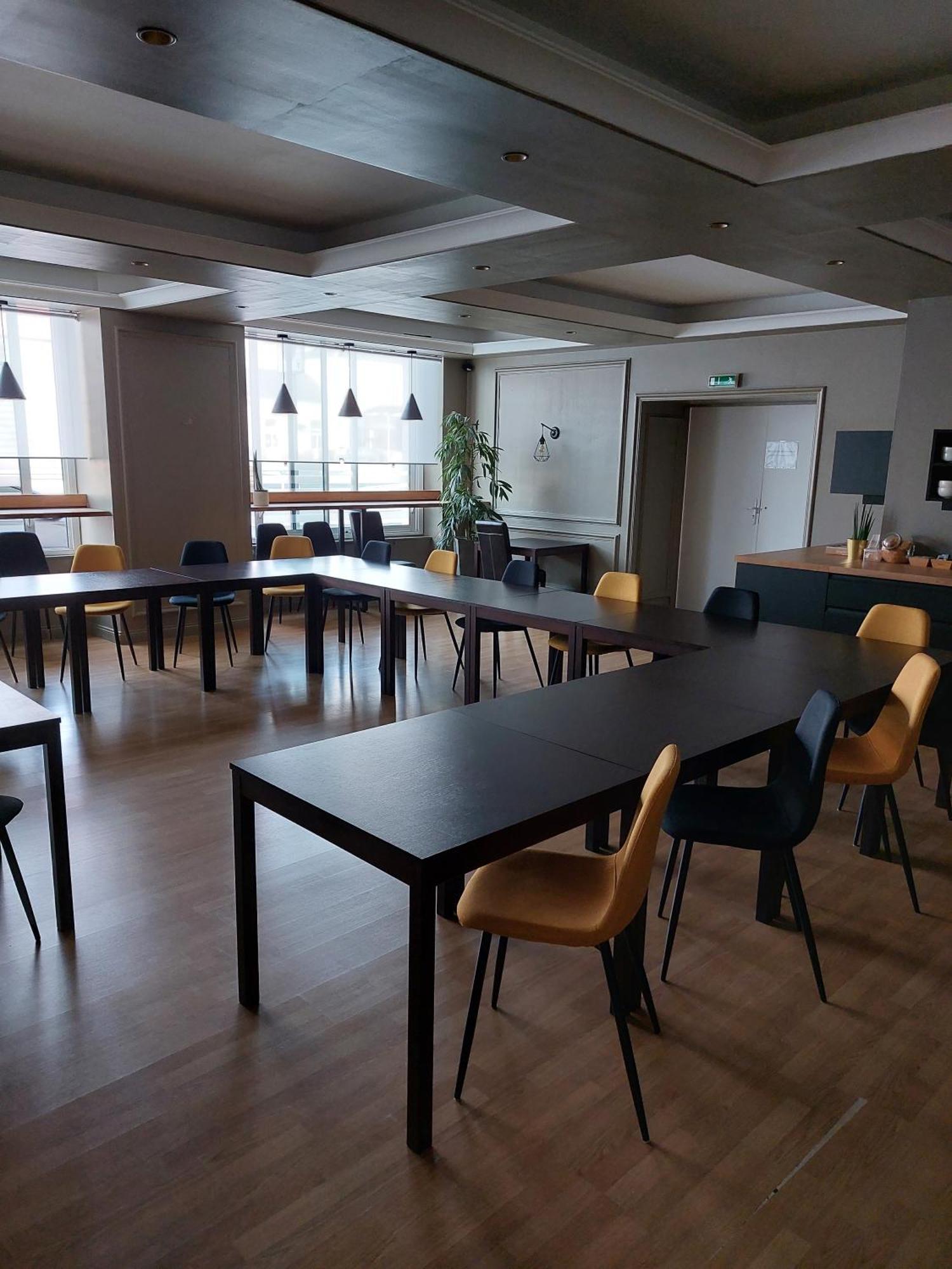 Cit'Hotel L'Europe - Cholet Gare Bagian luar foto