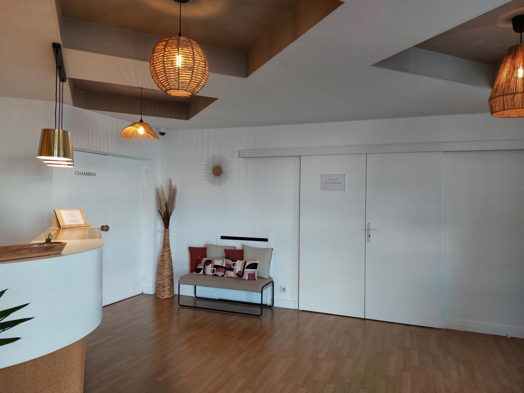 Cit'Hotel L'Europe - Cholet Gare Bagian luar foto