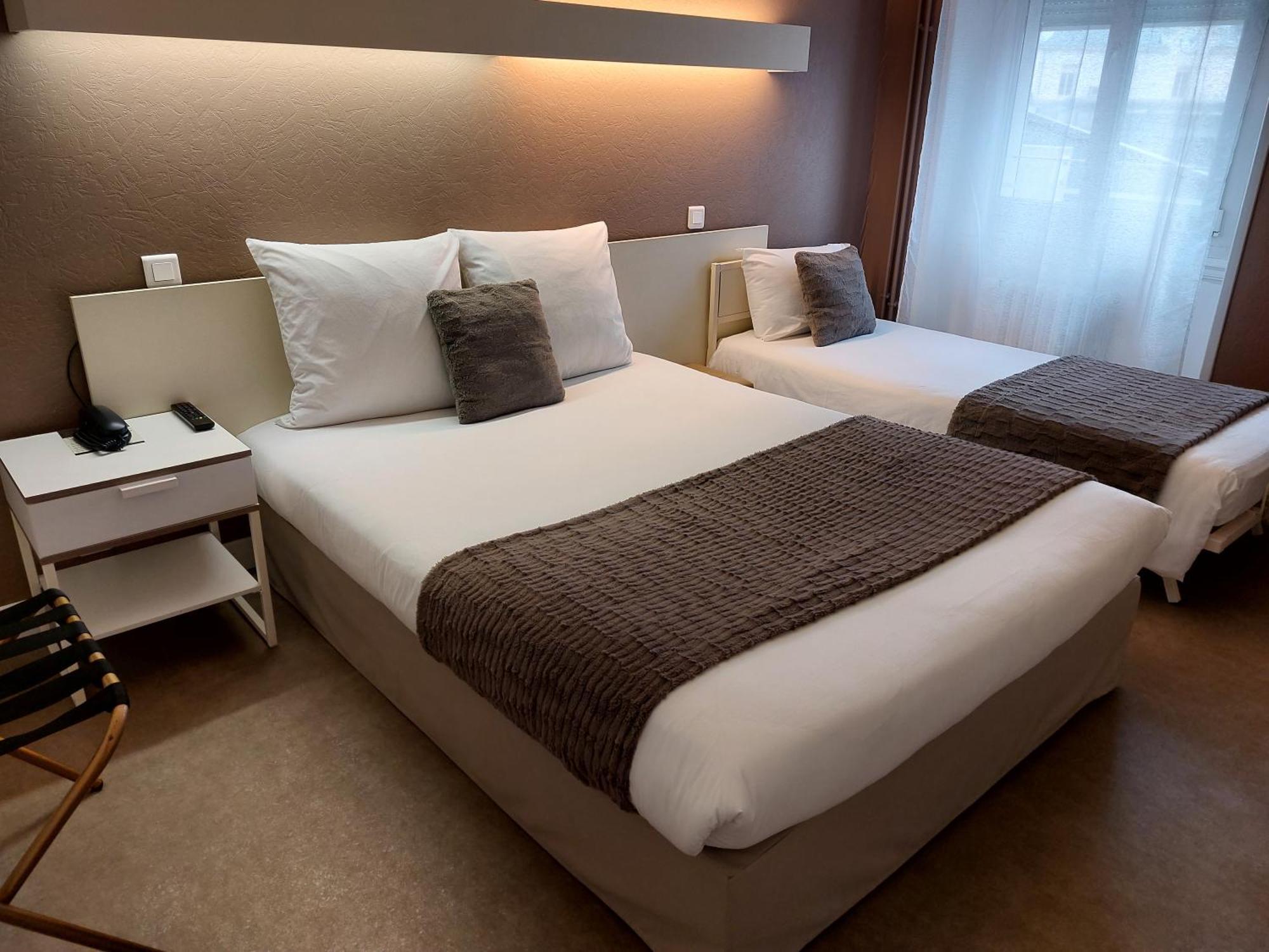 Cit'Hotel L'Europe - Cholet Gare Bagian luar foto