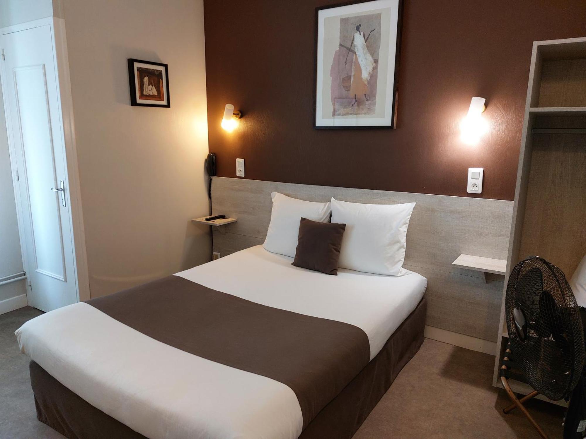 Cit'Hotel L'Europe - Cholet Gare Bagian luar foto
