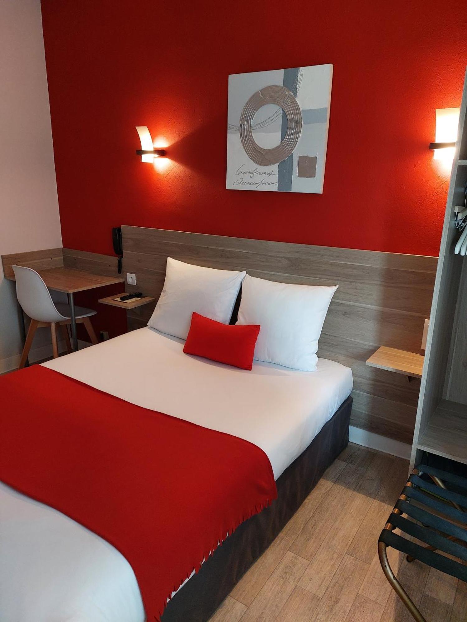 Cit'Hotel L'Europe - Cholet Gare Bagian luar foto