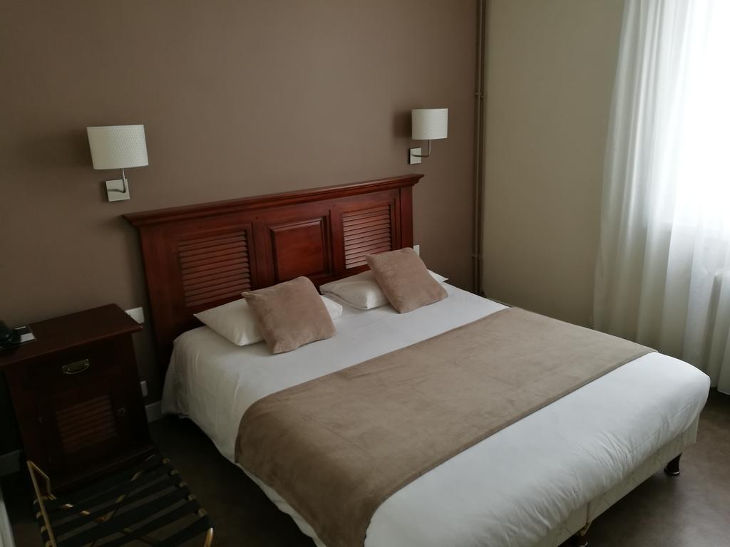 Cit'Hotel L'Europe - Cholet Gare Bagian luar foto