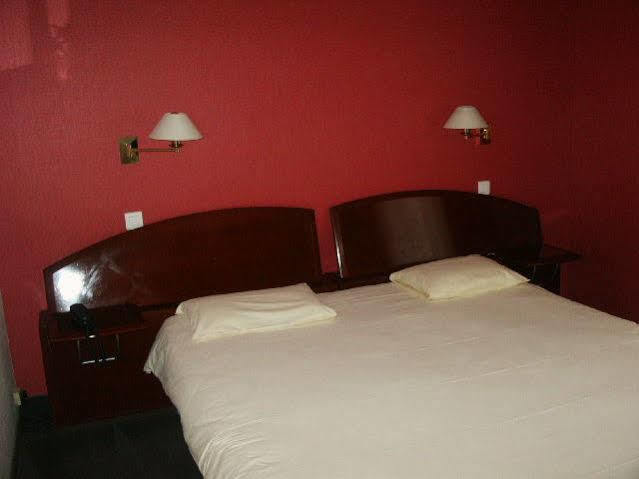 Cit'Hotel L'Europe - Cholet Gare Bagian luar foto