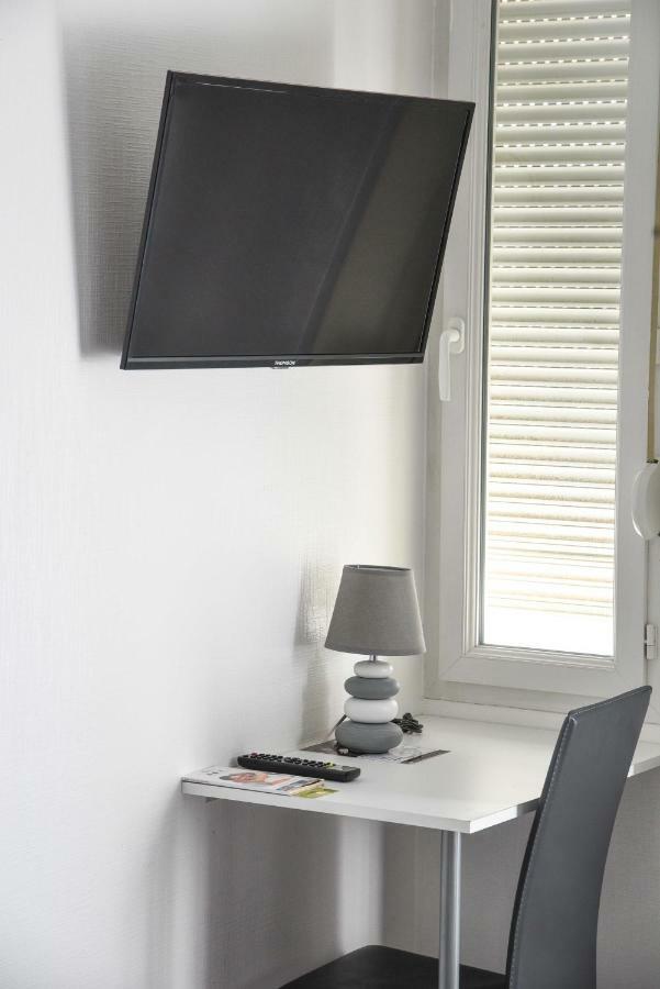 Cit'Hotel L'Europe - Cholet Gare Bagian luar foto