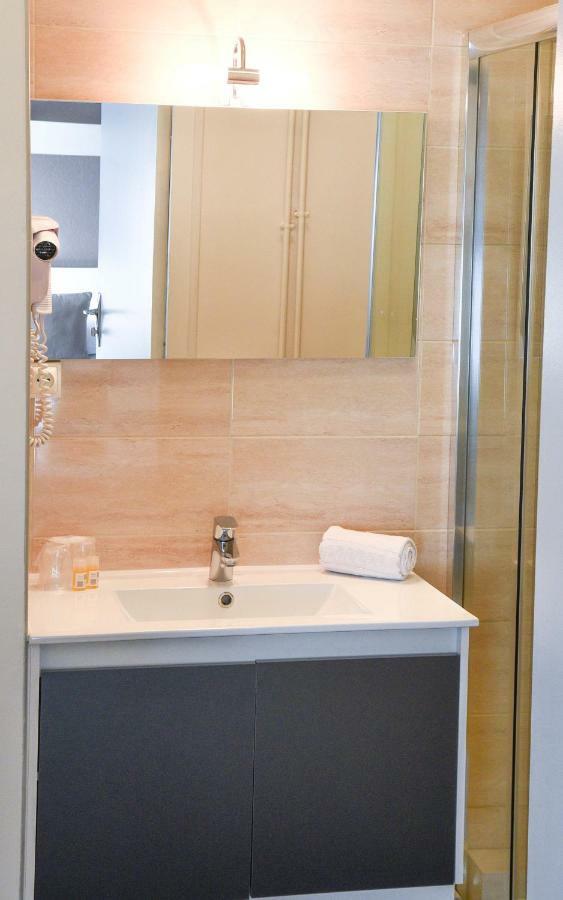 Cit'Hotel L'Europe - Cholet Gare Bagian luar foto